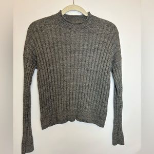 Abercrombie & Fitch Womens Size XS Cropped Sweater Gray